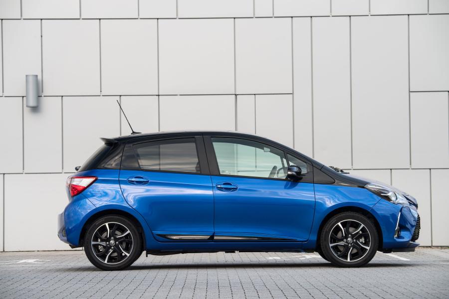  Toyota Yaris Bi-Tone 2017 года  (UK) (фото 23 из 40)
